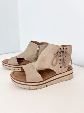 SALVIA Full-Grain Goat Leather Alden Low Platform Sandal in Taupe 39